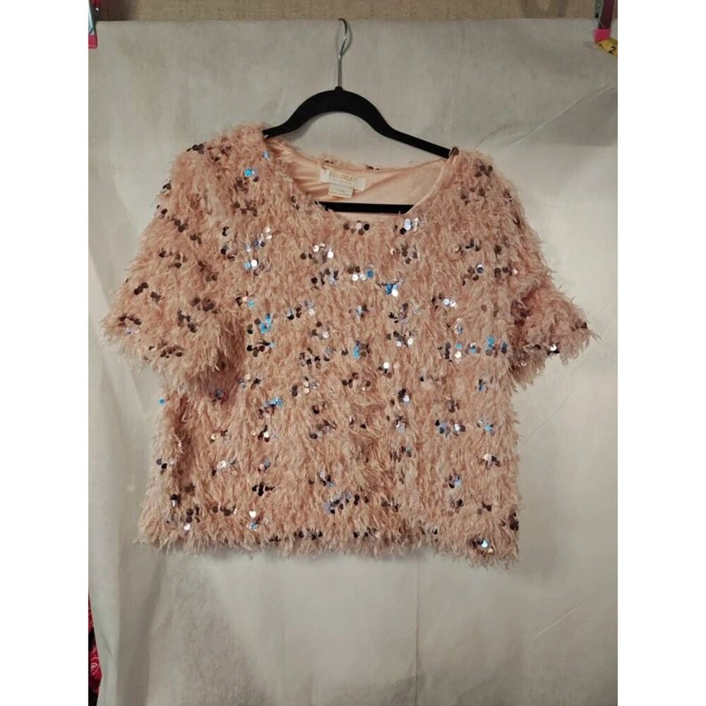 Cocobleu Pink Sequined Fuzzy Short Sleeve Top L